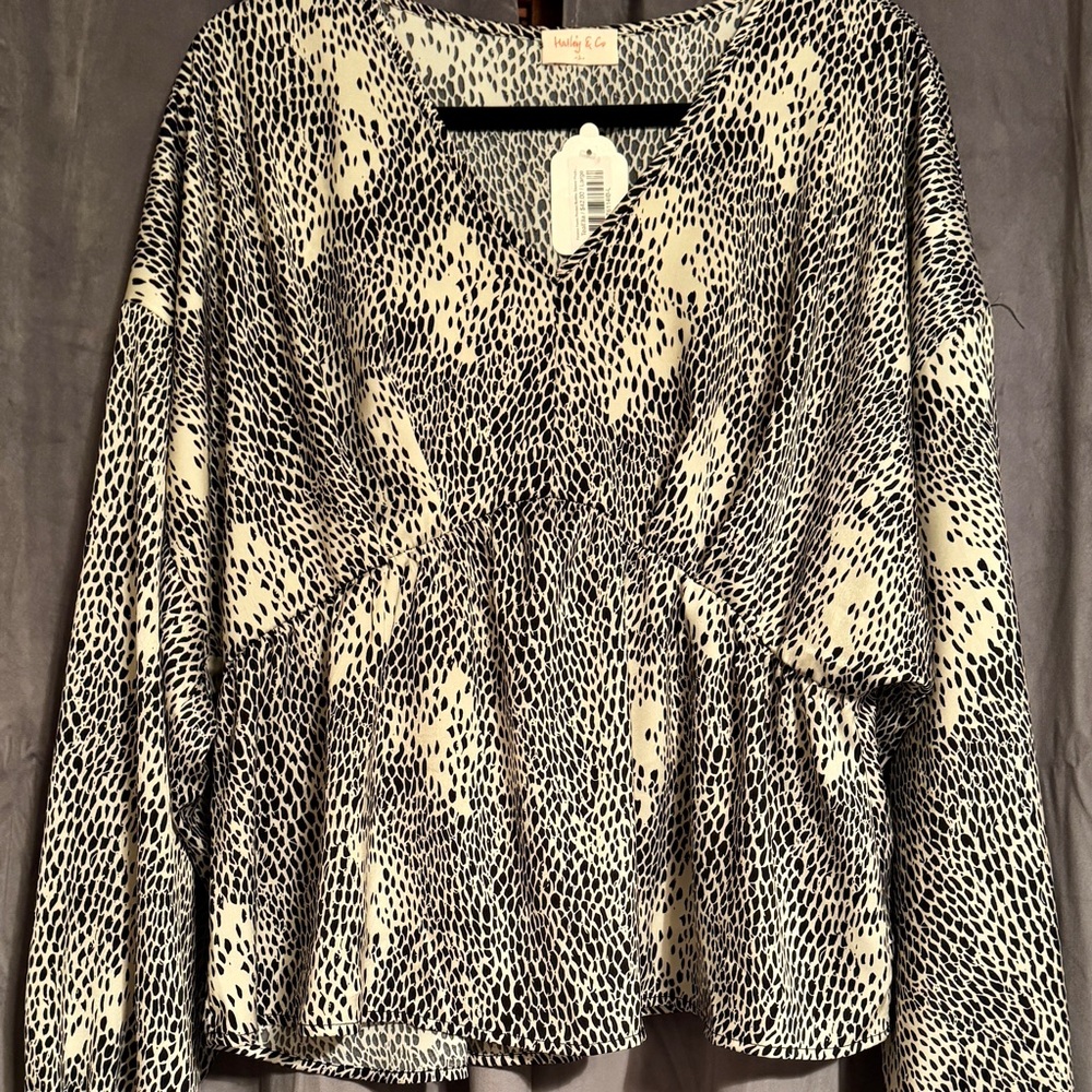 Women's Black and White Patterned Top